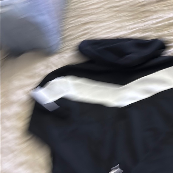 Puma Black and White Hoodie - XS - NEW - Picture 6 of 8
